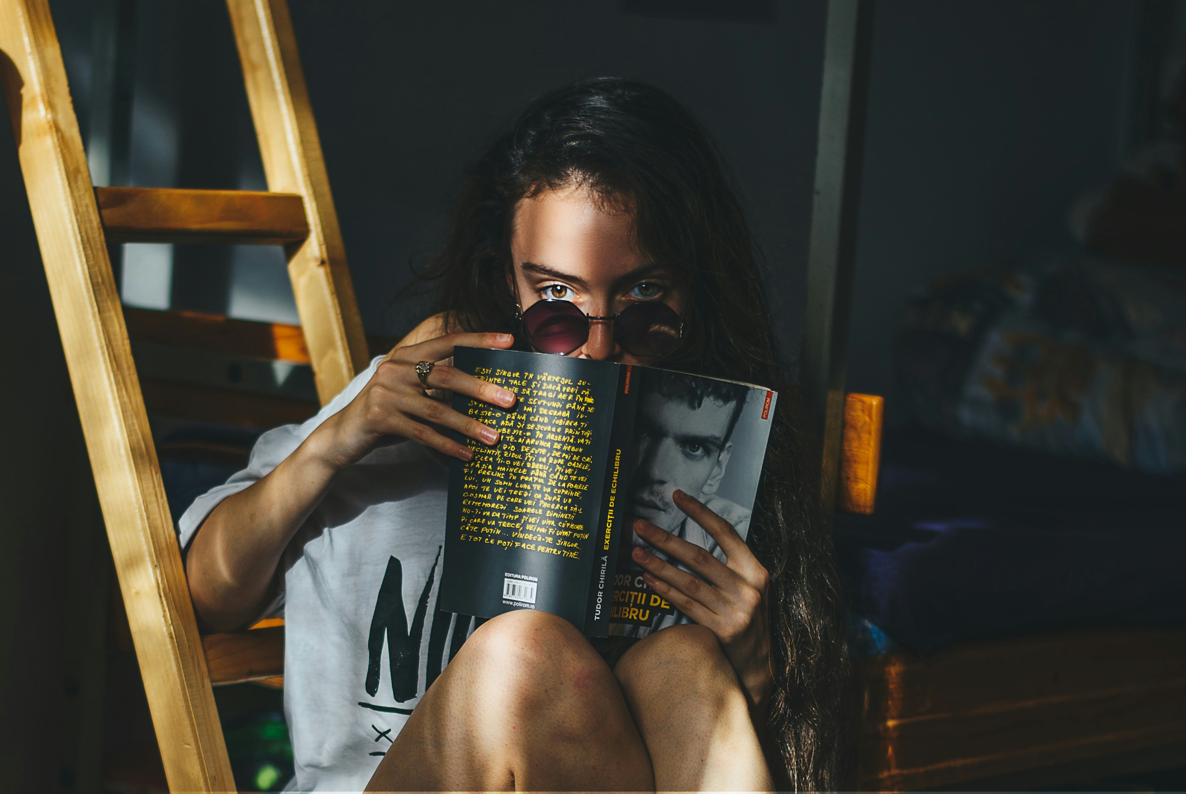 Les textes de l'acteur roumain Tudor Chirila, hot or not ? Photo : Radu Florin/Unsplash