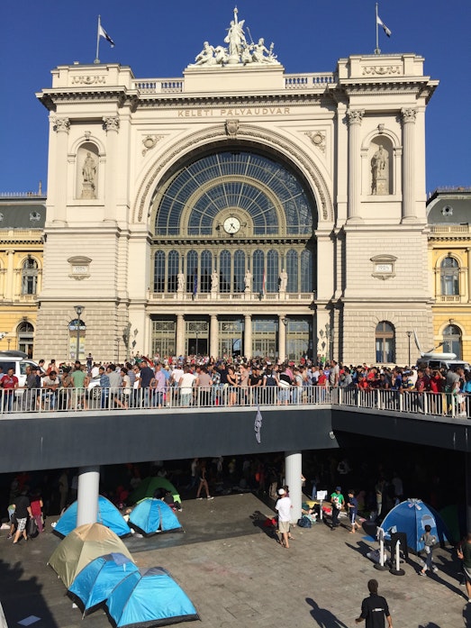 Le parvis de la gare Keleti à Budapest - Août 2015. © Daniel Psenny