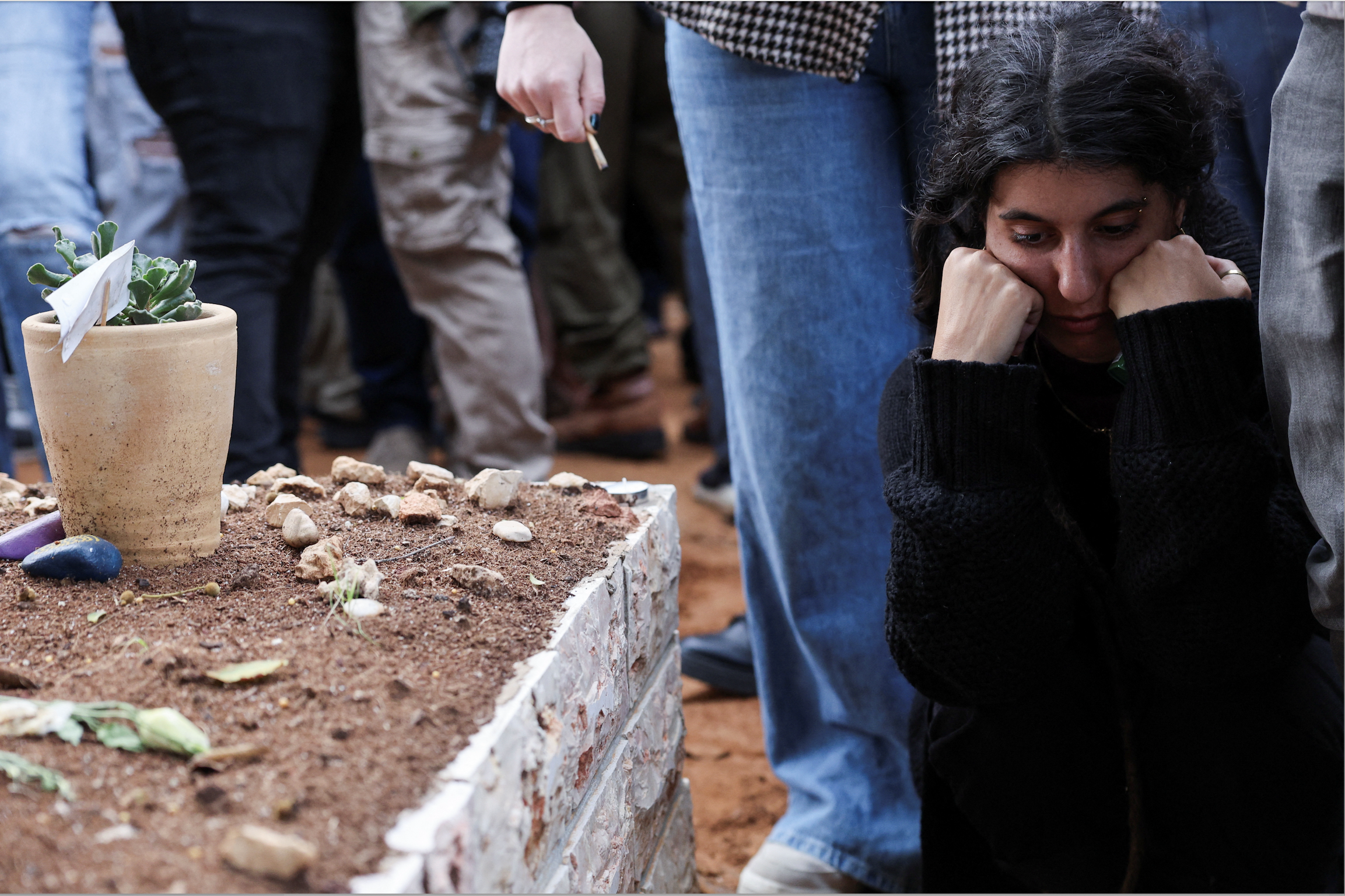 Aux funérailles d'Alon Lulu Shamriz, un des trois otages tués par erreur par l'armée israélienne. Photo: Violeta Santos Moura / Reuters