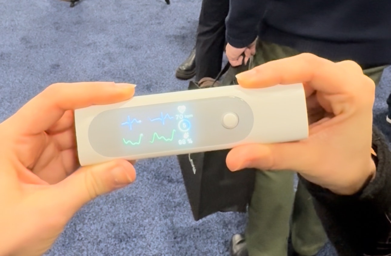 Le "multiscope" se veut être la station de santé ultime, mettant à disposition plusieurs outils pour un check-up express à la maison.