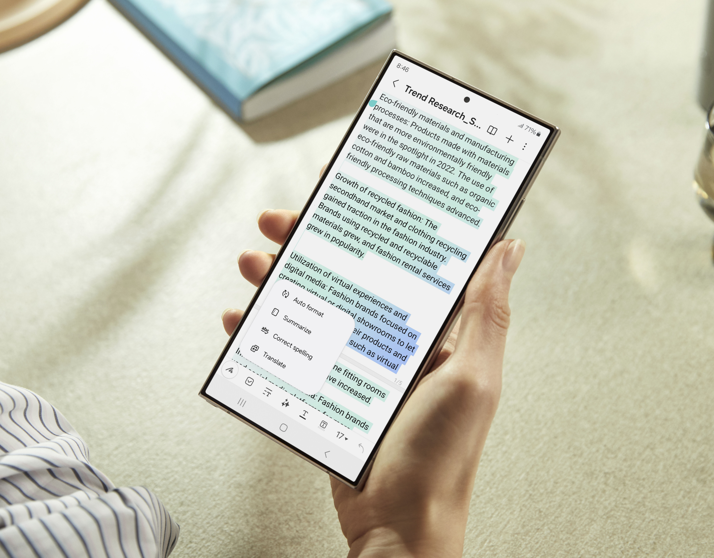 Nouveau smartphone Galaxy S24 Ultra de Samsung, boosté à l'IA