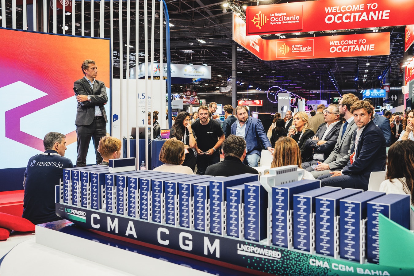 Le stand du groupe CMA CGM, armateur français spécialiste des porte-conteneurs, lors du salon VivaTech 2024 ©CMA CGM Group/ X