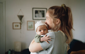 Le dernier enfant reste-t-il plus longtemps le (un) bébé ?