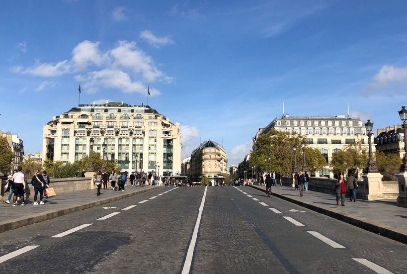 Sur le Pont-Neuf, mes pieds refusent d'avancer. Mon coeur se met à cogner. DR.